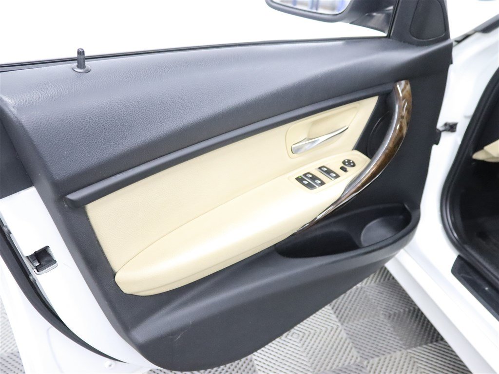 Used 2018 BMW 320i xDrive Sedan AWD/4WD image 9