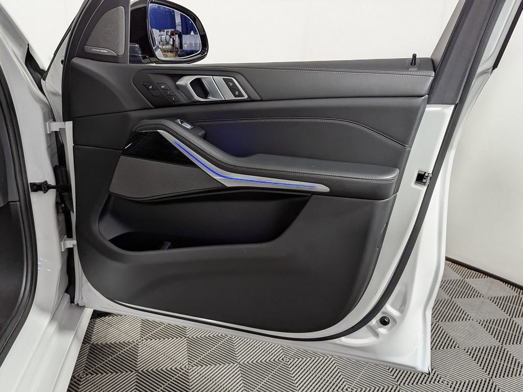 Used 2024 BMW X7 xDrive40i w/ Executive Package image 25