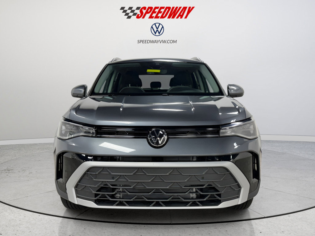 New 2025 Volkswagen Taos SE image 2