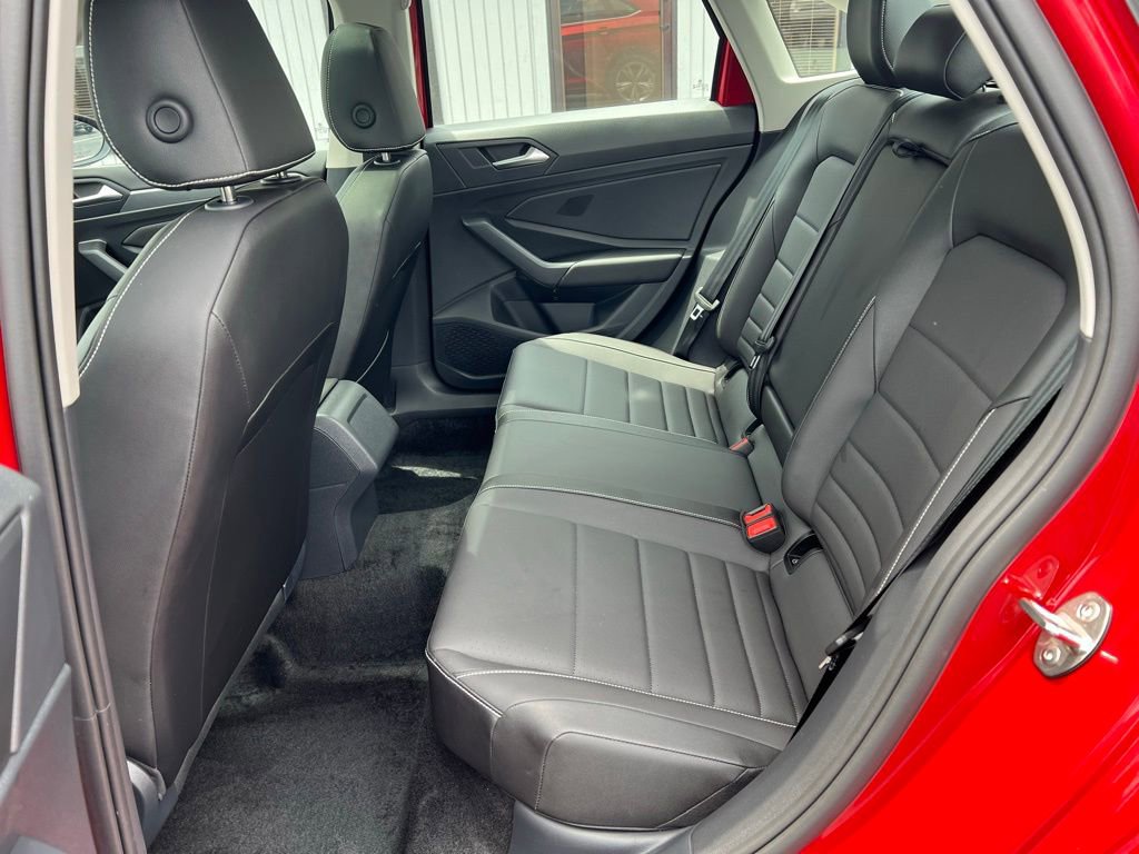 Used 2024 Volkswagen Jetta SE w/ Panoramic Sunroof Package image 15