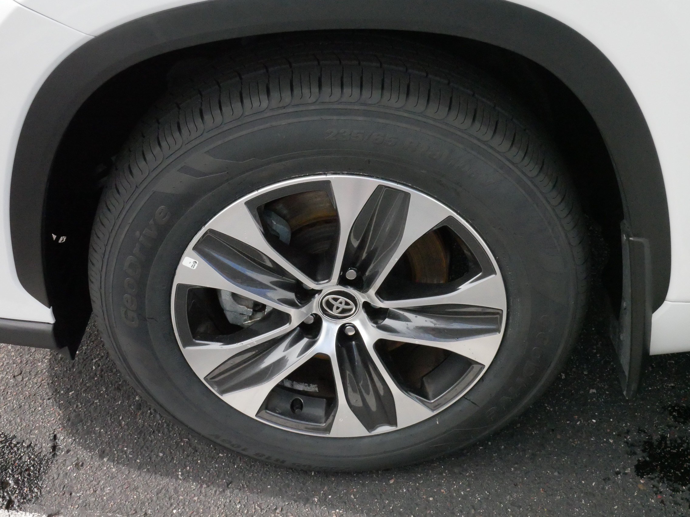 Certified 2026 Toyota Highlander XLE AWD/4WD image 15