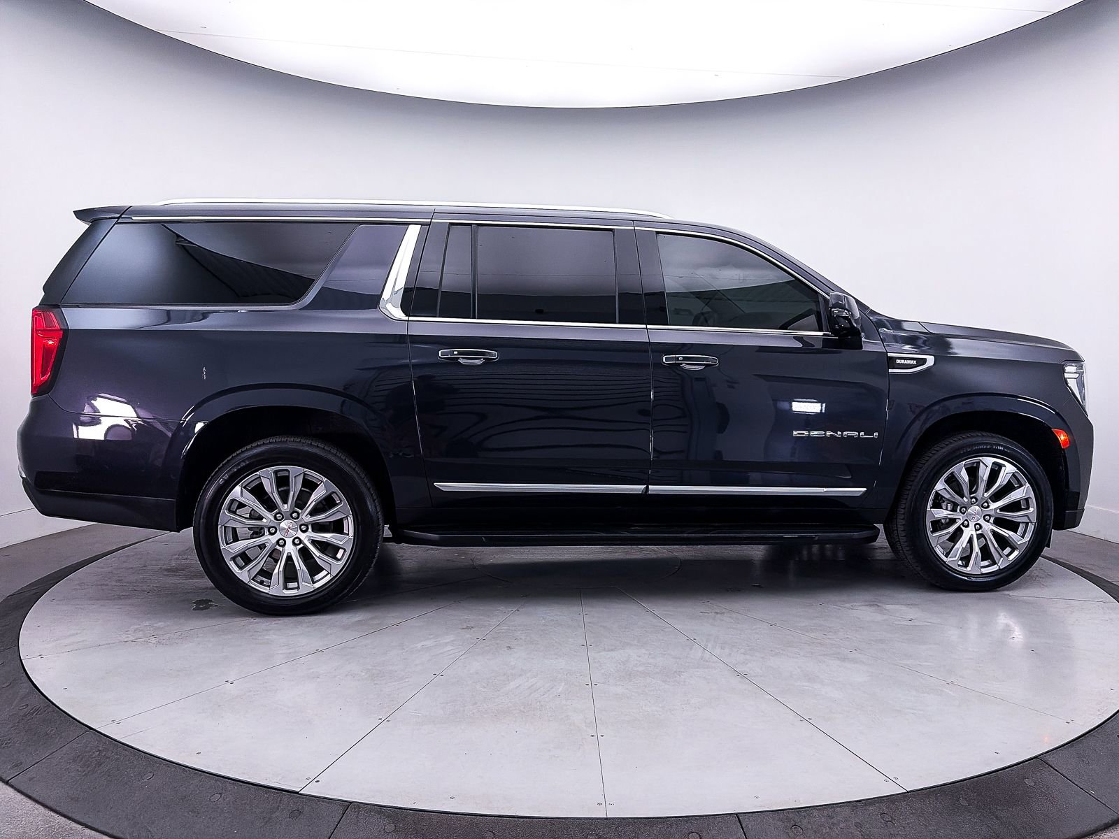 Used 2023 GMC Yukon XL Denali AWD/4WD image 44