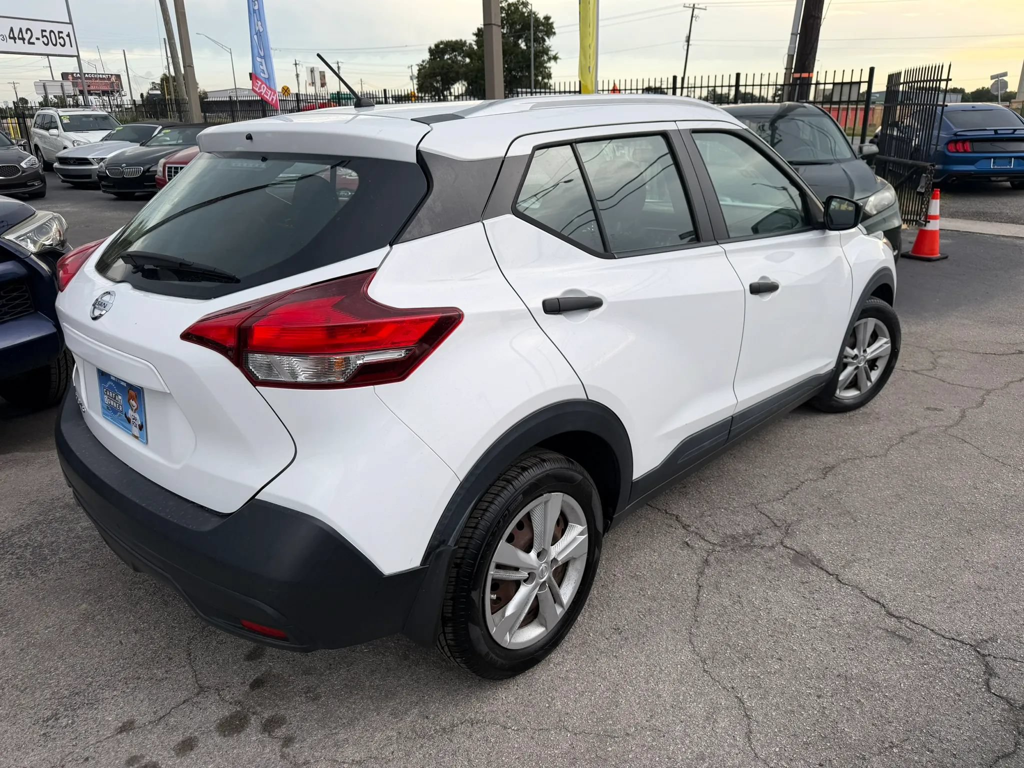 Used 2018 Nissan Kicks S FWD image 4