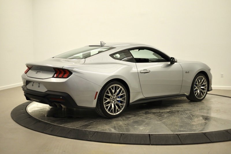 Used 2024 Ford Mustang GT Premium image 3