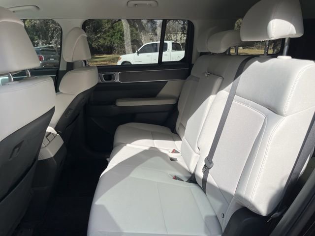 Used 2024 Hyundai Santa Fe SE image 8