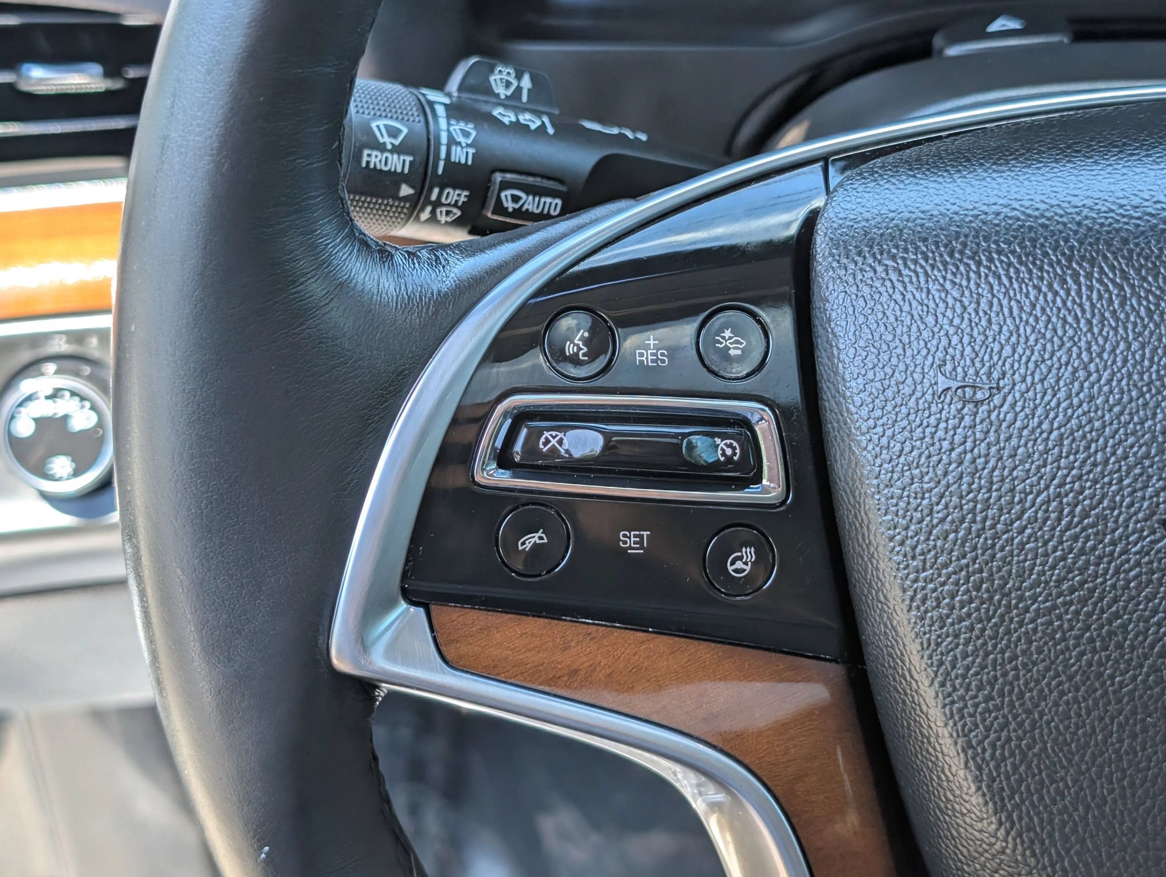 Used 2018 Cadillac Escalade ESV Luxury RWD image 27