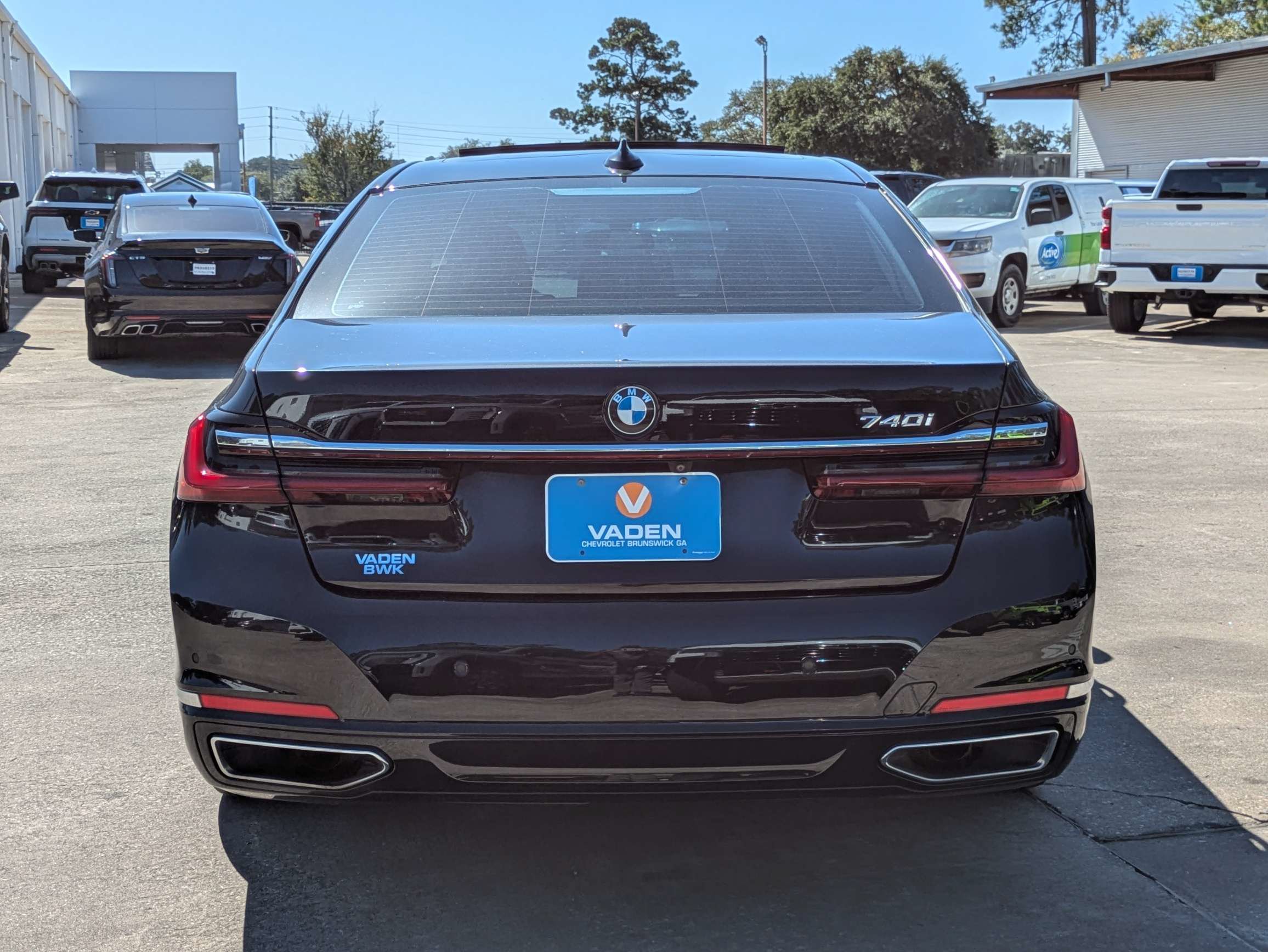 Used 2020 BMW 740i w/ Premium Package RWD image 25