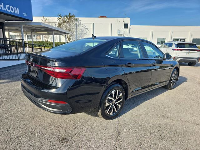 Used 2025 Volkswagen Jetta S image 3