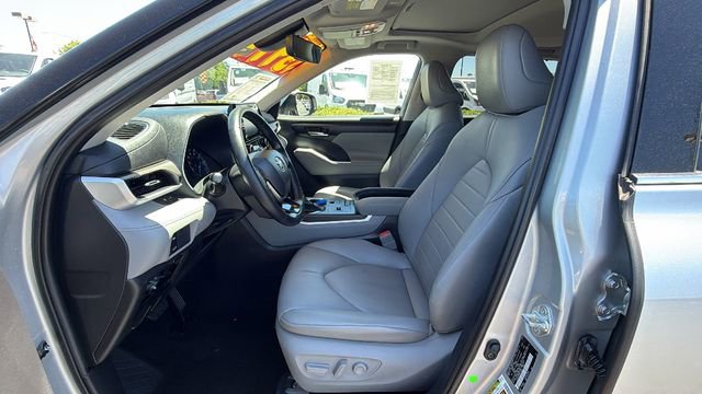 Used 2021 Toyota Highlander XLE AWD/4WD image 33