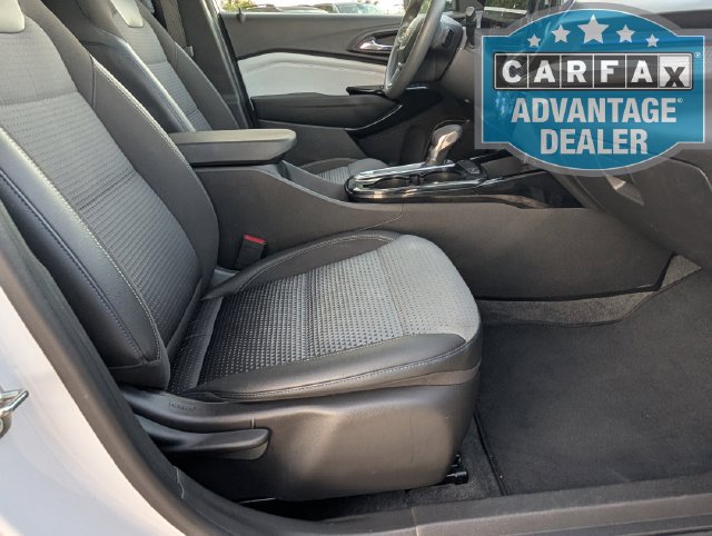 Used 2025 Chevrolet Trax LT FWD image 24