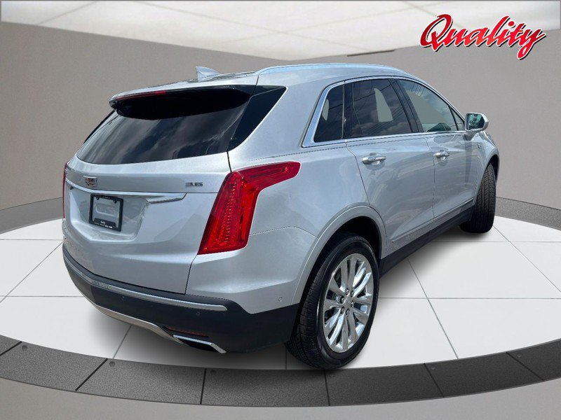 Used 2017 Cadillac XT5 Platinum w/ Driver Assist Package AWD/4WD image 3