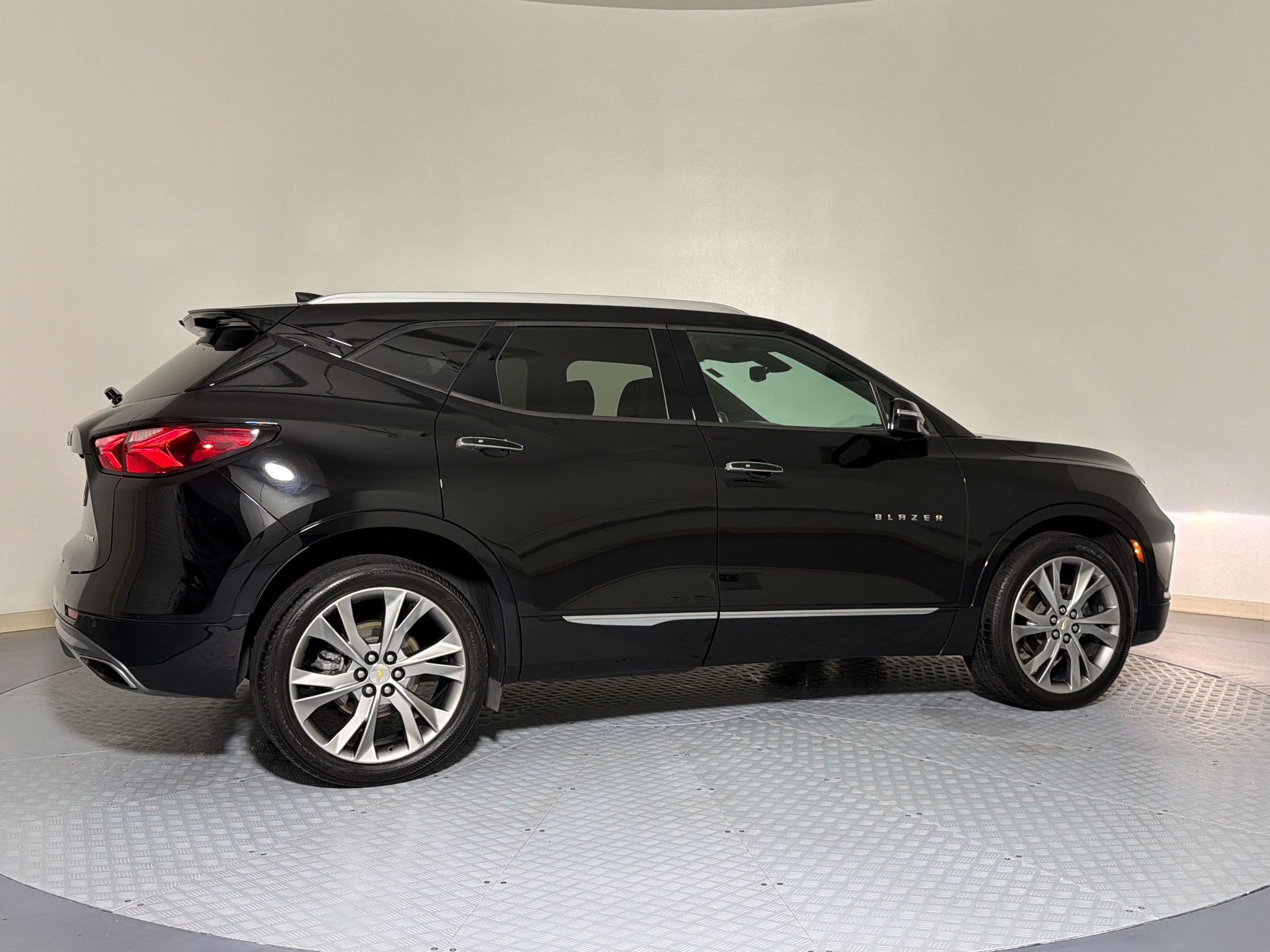 Used 2019 Chevrolet Blazer Premier w/ Sun and Wheels Package AWD/4WD image 9