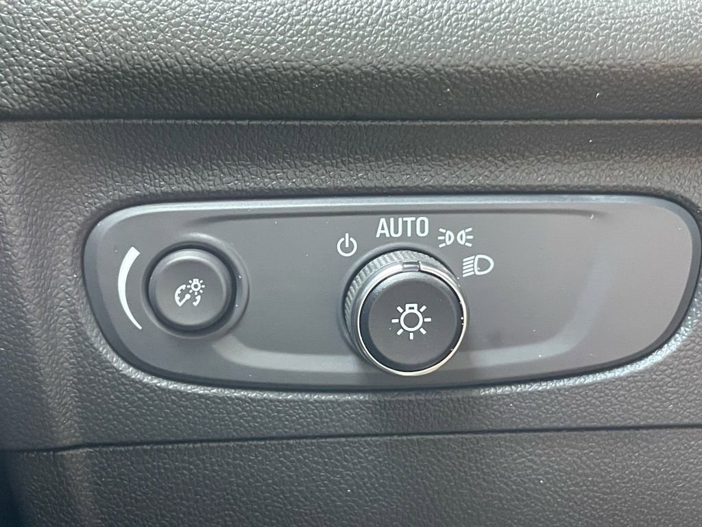 Used 2023 Buick Envision Preferred image 18