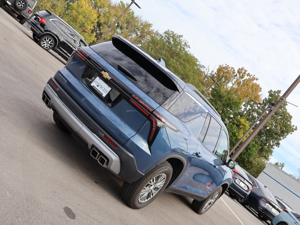 Used 2025 Chevrolet Traverse LT w/ Enhanced Driving Package FWD image 7