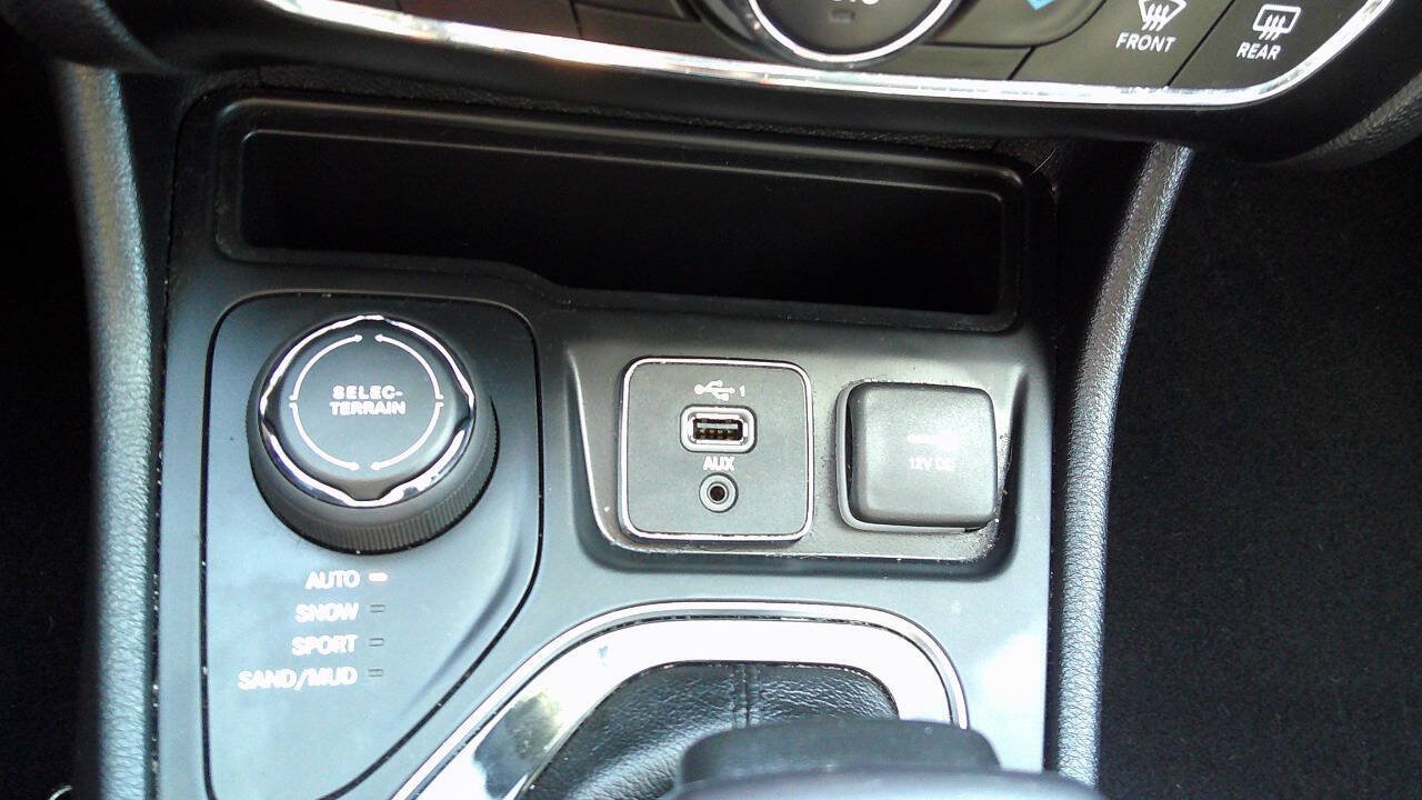 Used 2020 Jeep Cherokee Limited AWD/4WD image 29