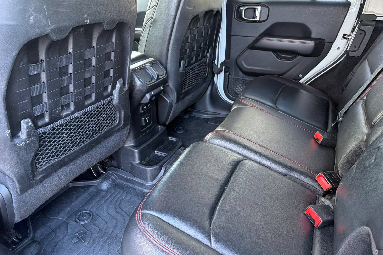 Used 2018 Jeep Wrangler Unlimited Rubicon w/ Safety Group AWD/4WD image 12