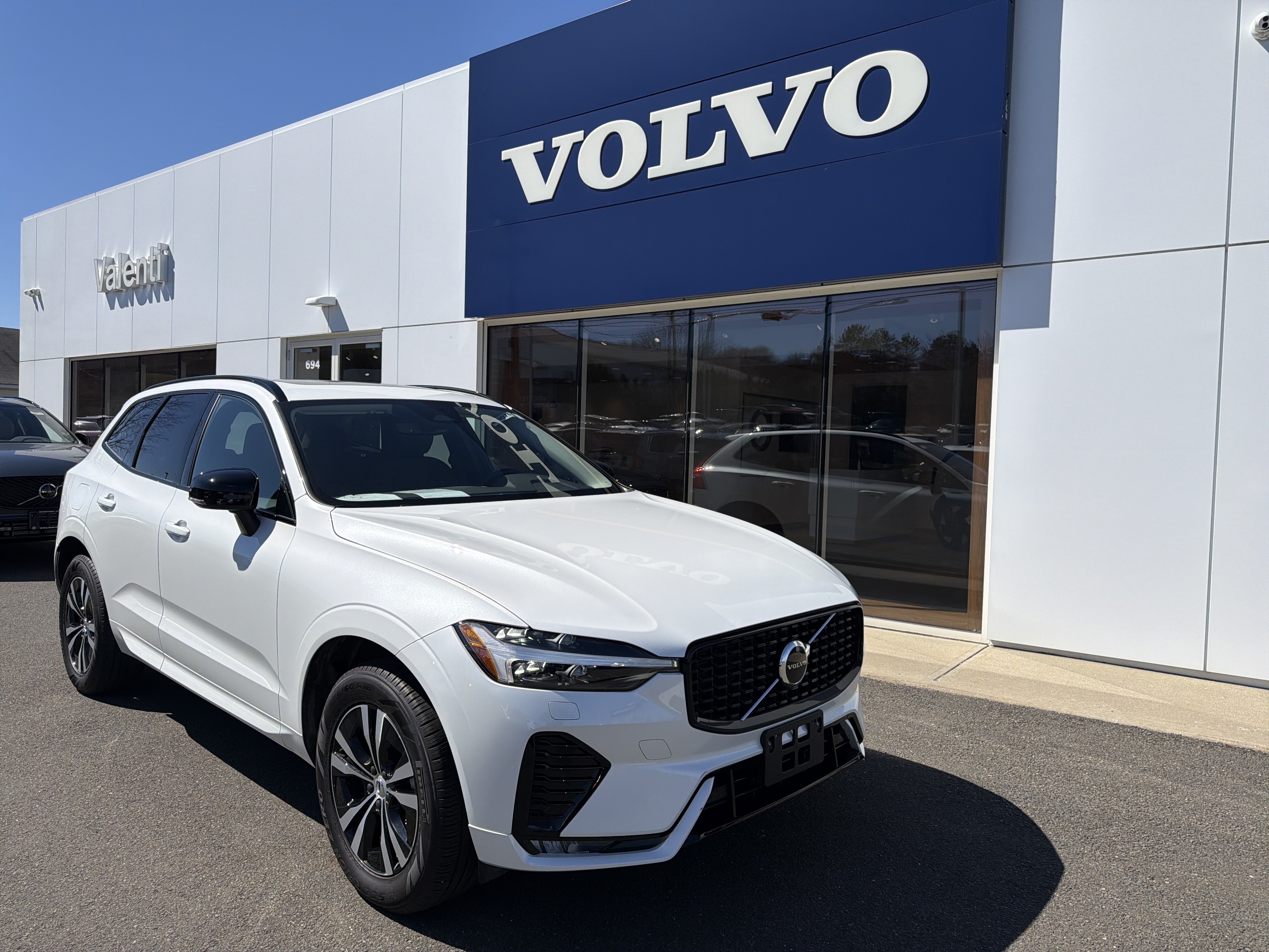 Certified 2025 Volvo XC60 B5 Core AWD/4WD image 1