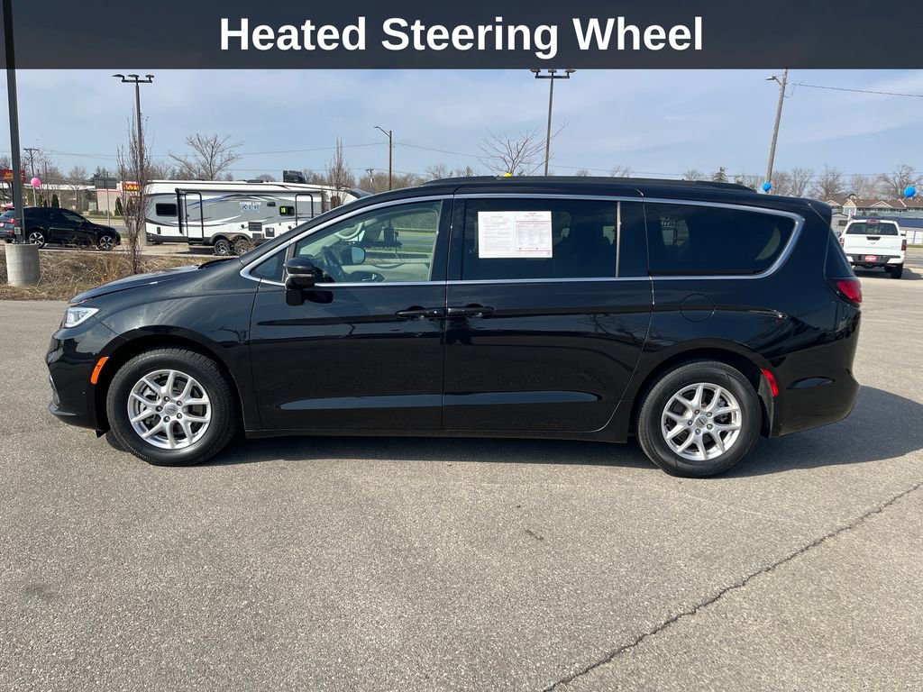 Used 2022 Chrysler Pacifica Touring-L image 2