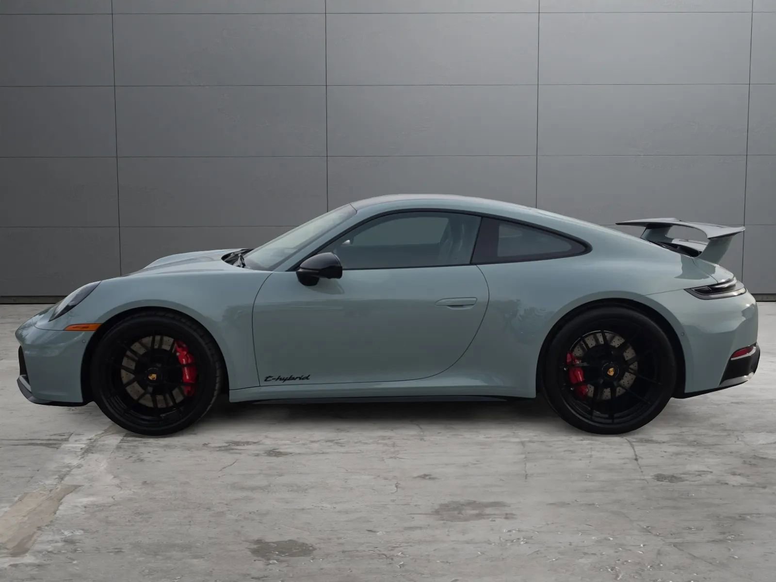 Used 2025 Porsche 911 Carrera 4 GTS image 2
