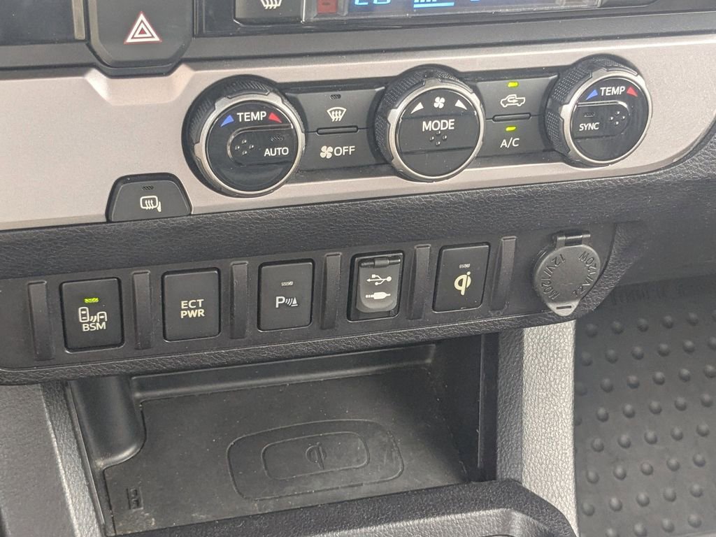 Used 2016 Toyota Tacoma Limited w/ Towing Package image 23