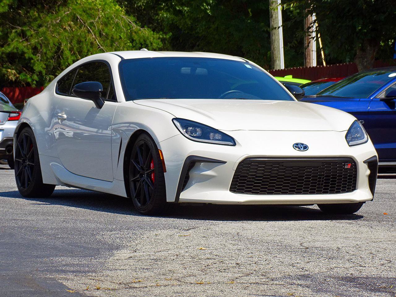 Used 2025 Toyota GR86 Premium w/ Performance Package RWD image 10