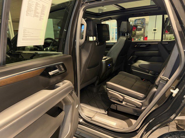 Used 2025 Chevrolet Tahoe High Country image 23