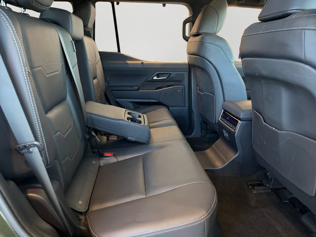Used 2024 Lexus GX 550 w/ Accessory Package (2T) AWD/4WD image 10