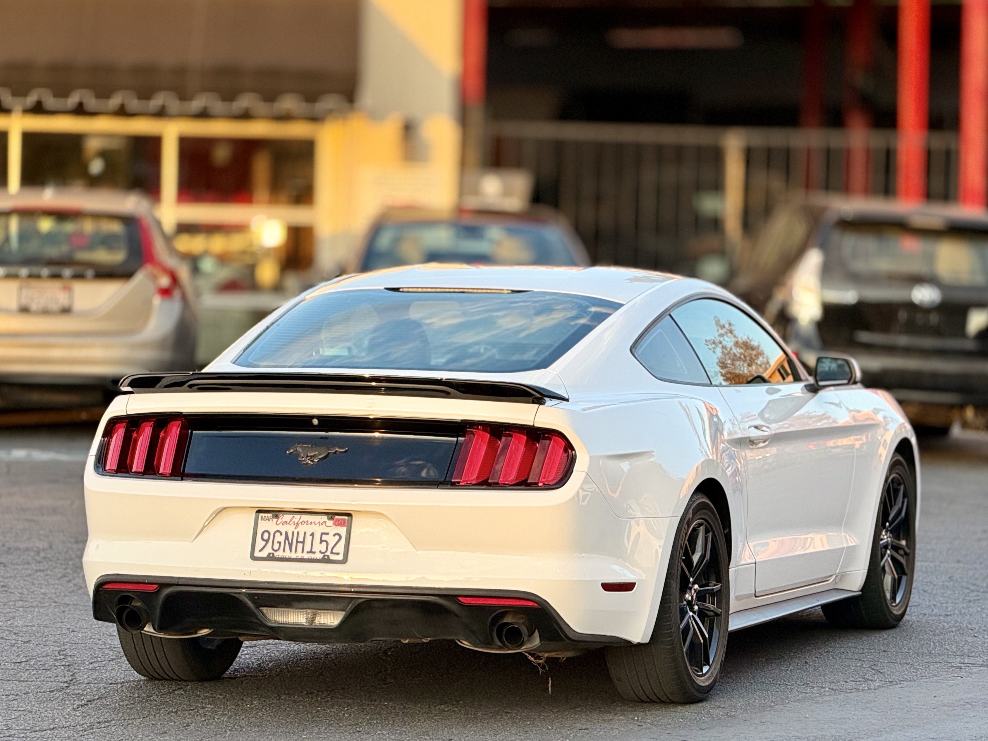 Used 2017 Ford Mustang Coupe RWD image 6