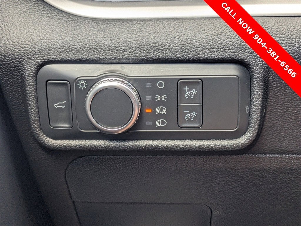 Used 2022 Ford Explorer XLT image 24