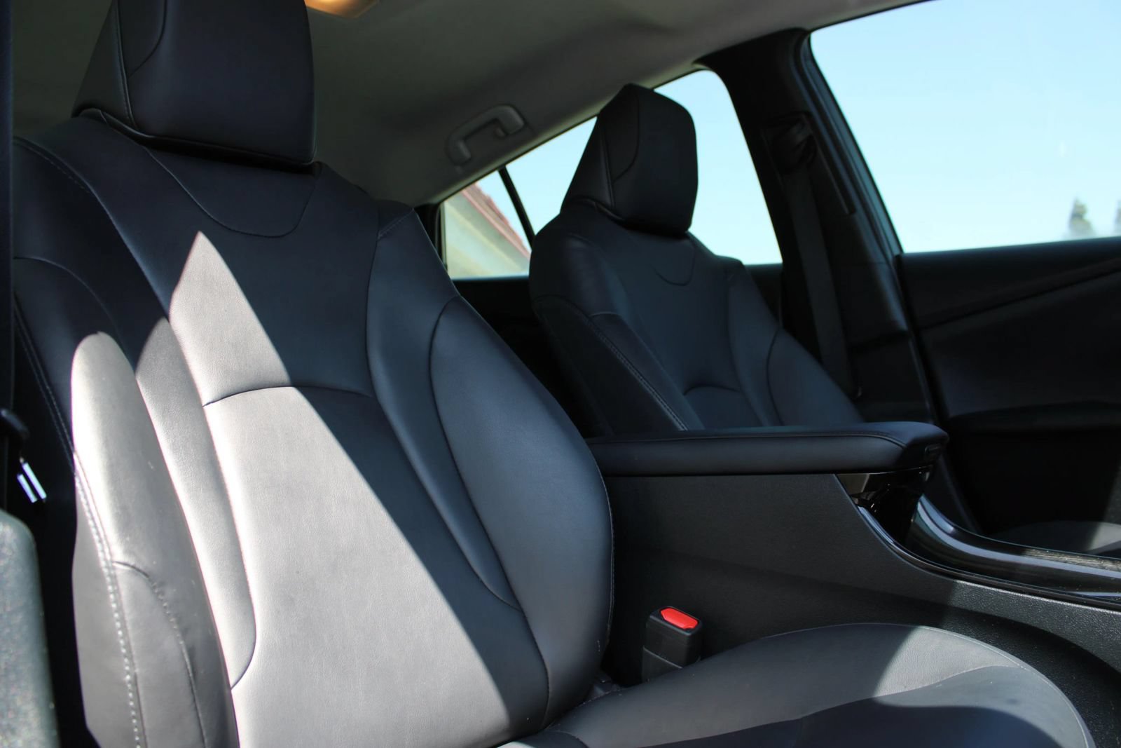 Used 2018 Toyota Prius Prime Premium FWD image 9