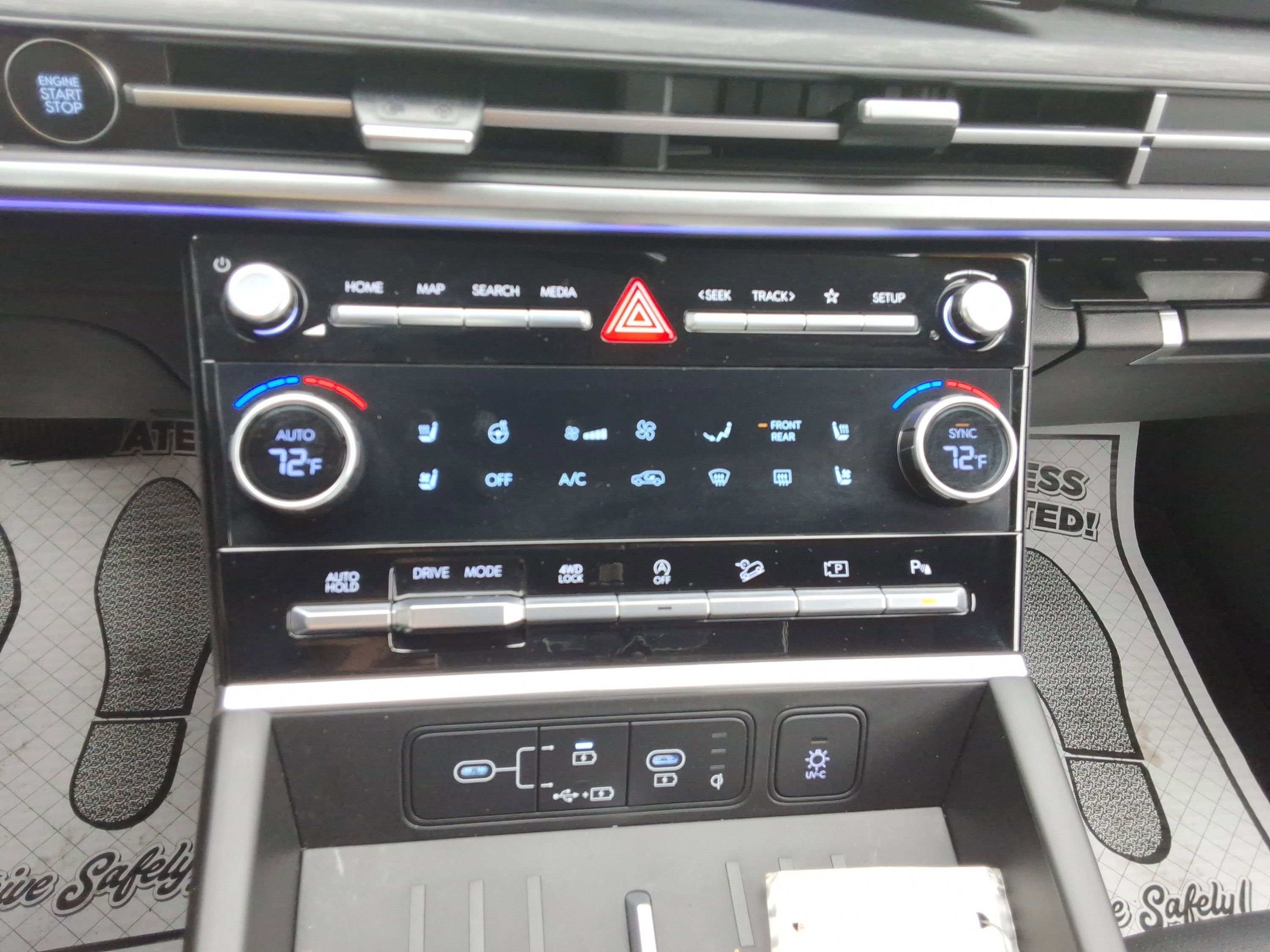 Used 2025 Hyundai Santa Fe Limited image 18