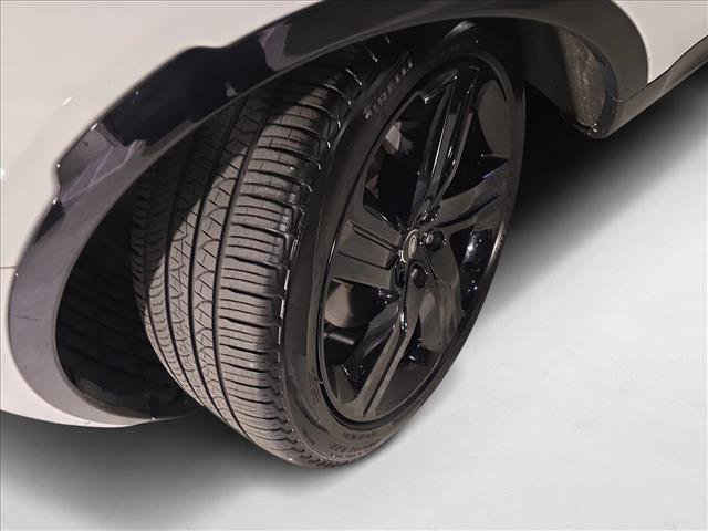 Certified 2024 Land Rover Discovery Dynamic SE image 28