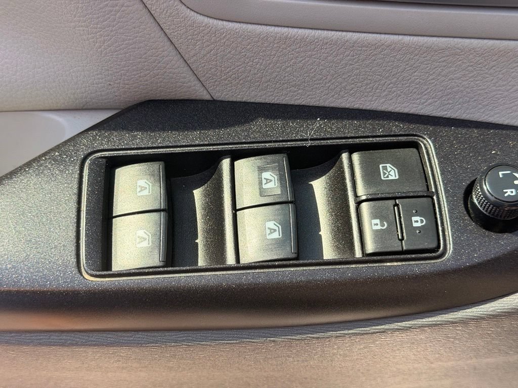 Used 2019 Toyota Sienna LE FWD image 18