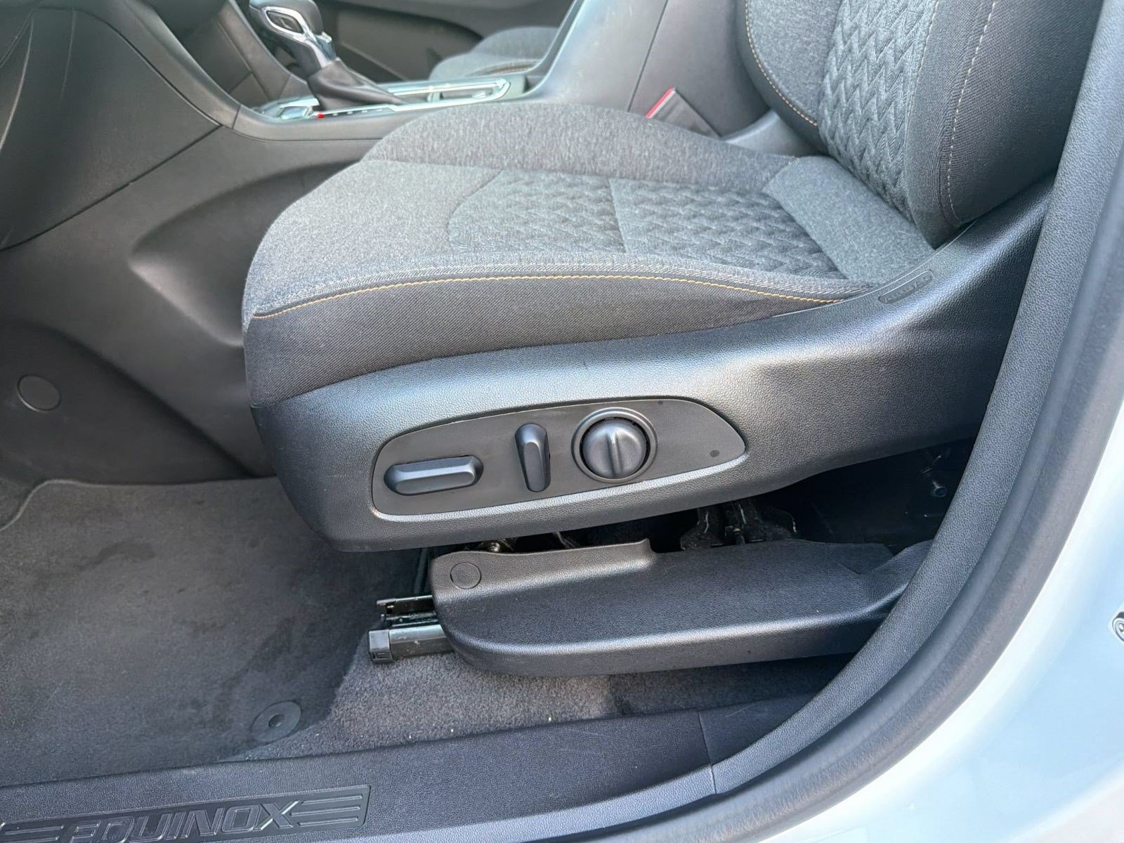Used 2023 Chevrolet Equinox LT AWD/4WD image 13