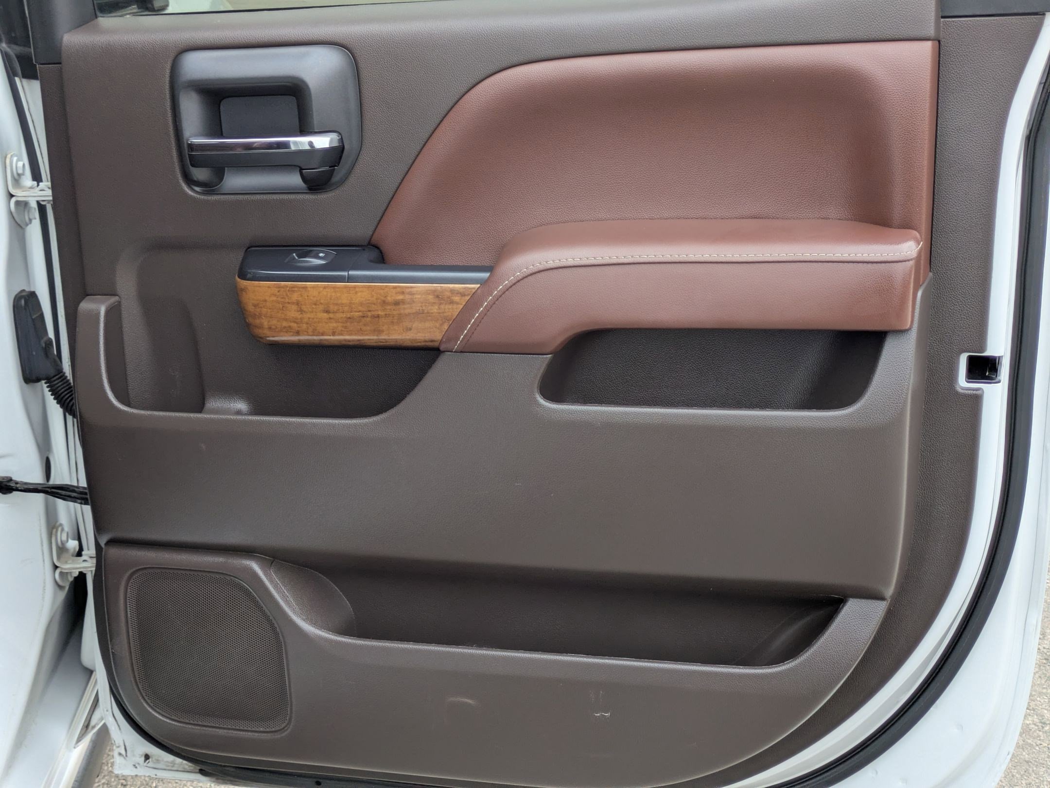 Used 2016 Chevrolet Silverado 1500 High Country w/ High Country Premium Package image 25