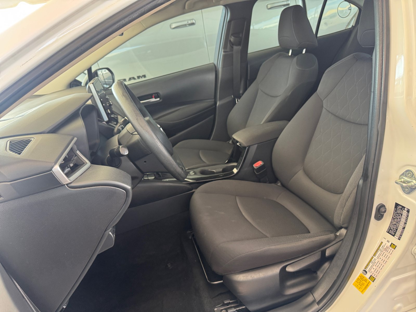 Used 2020 Toyota Corolla LE w/ Carpet Mat Package (TMS) FWD image 9