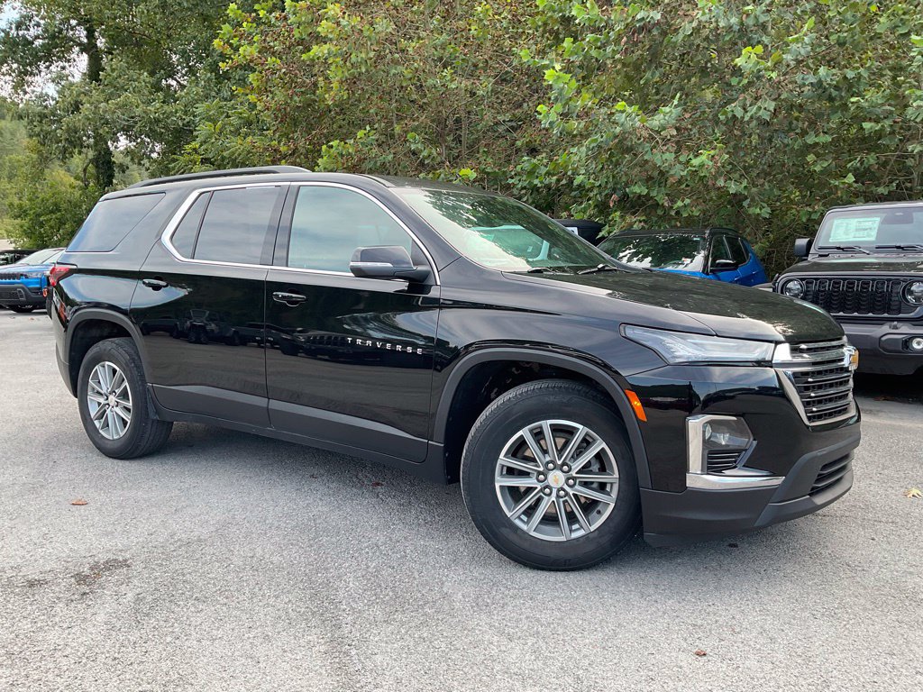 Used 2023 Chevrolet Traverse LT