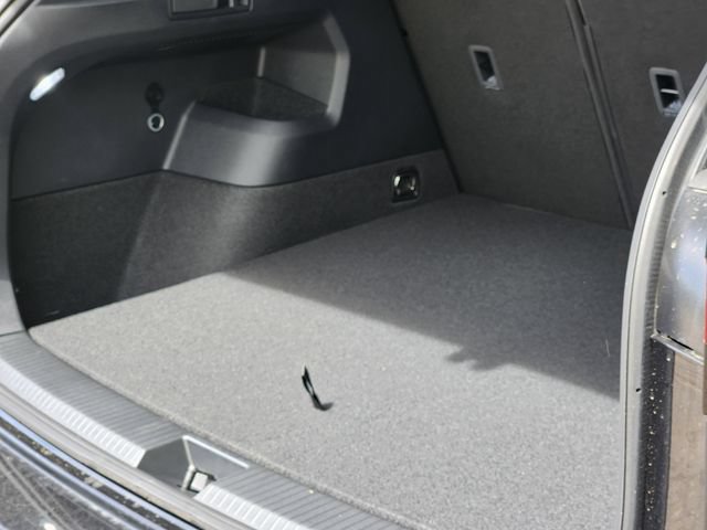 New 2026 Volkswagen Tiguan SE R-Line AWD/4WD image 30
