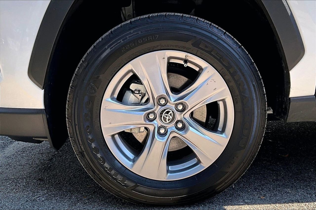 Used 2025 Toyota RAV4 XLE w/ Convenience Package image 35