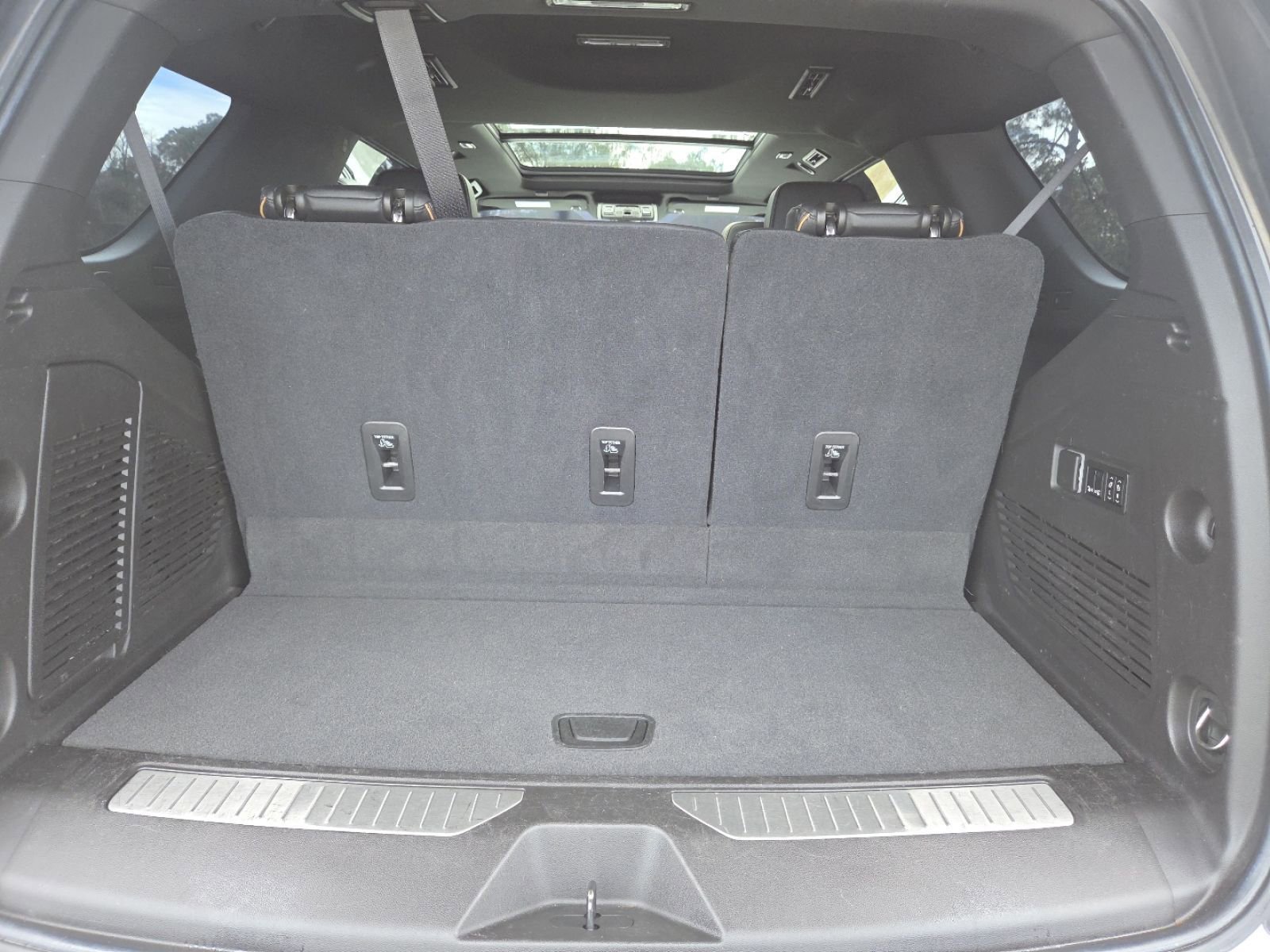 Used 2021 GMC Yukon AT4 w/ Technology Package image 23