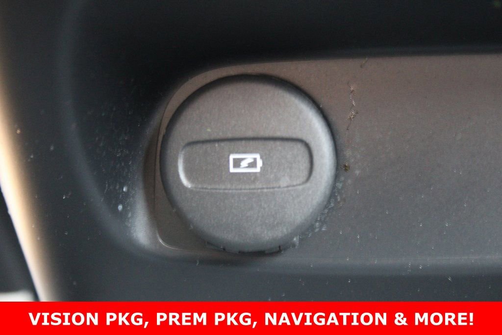 Used 2019 Volvo XC40 T5 Momentum image 23