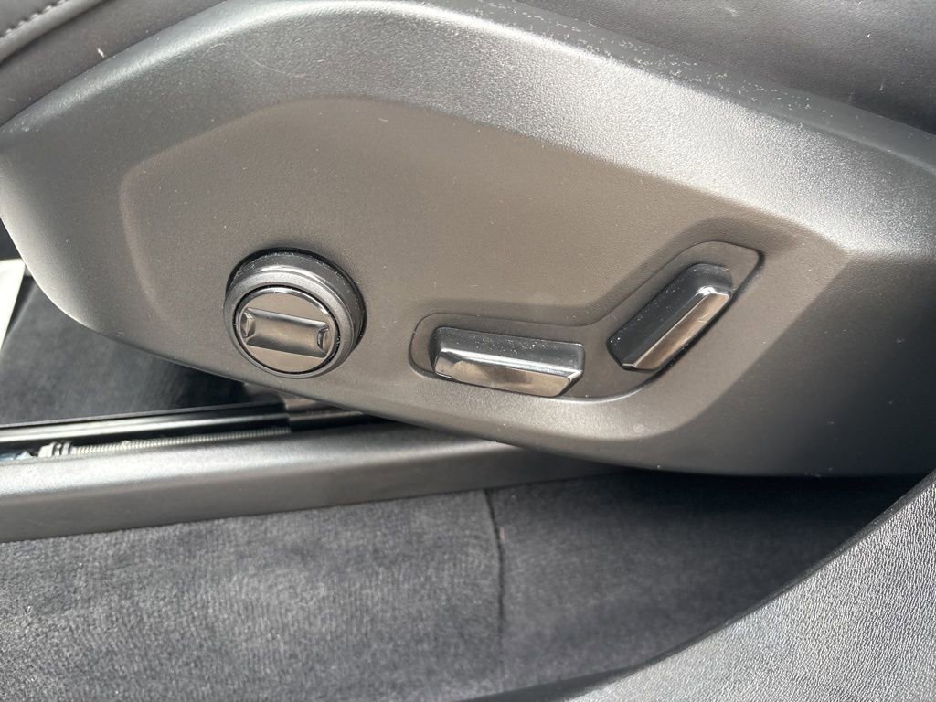 Certified 2025 Volvo XC90 B5 Plus AWD/4WD image 21