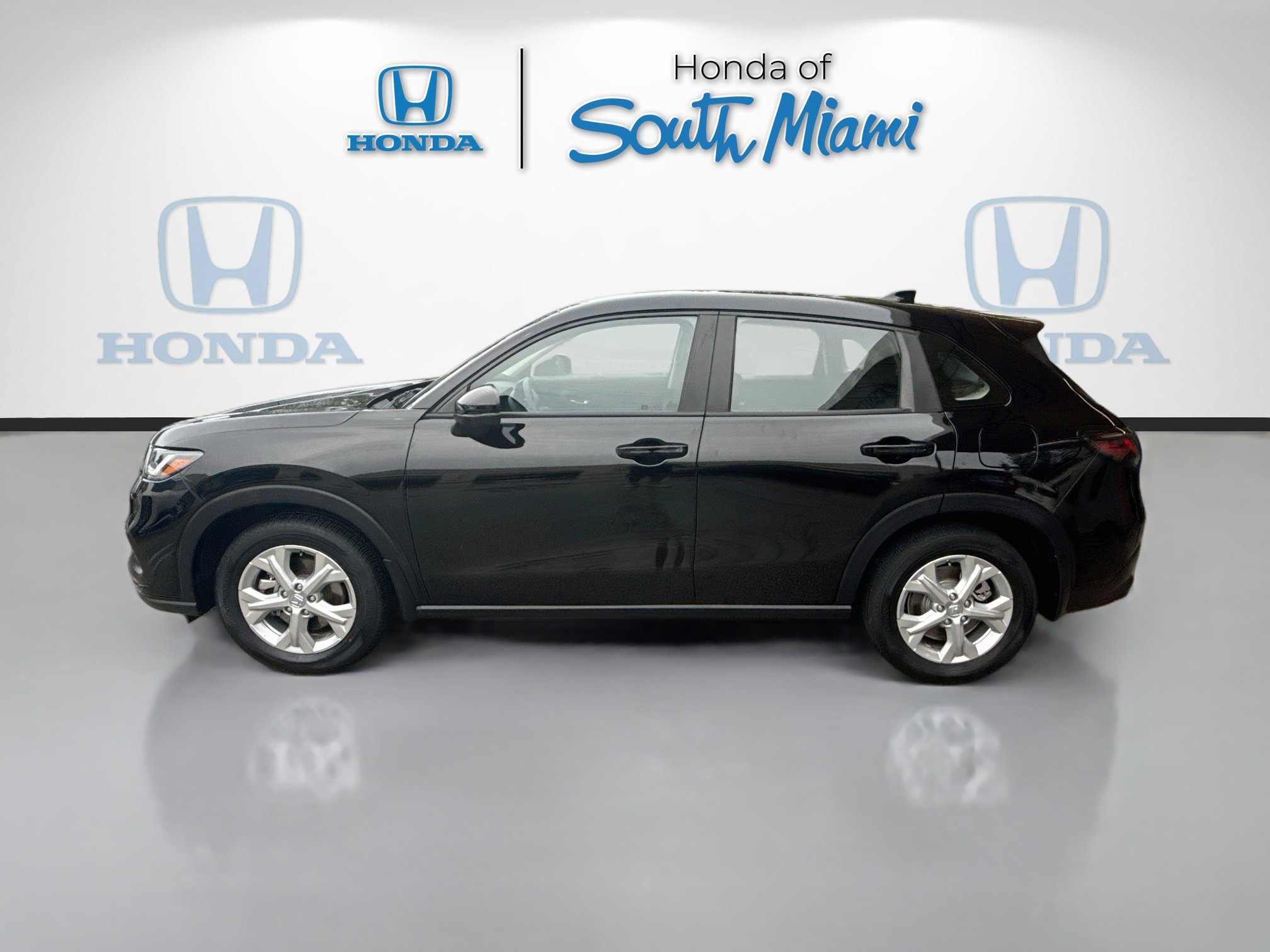 Certified 2025 Honda HR-V LX image 4