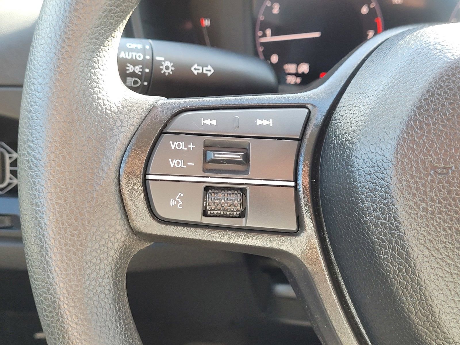 Certified 2025 Honda Accord LX image 19