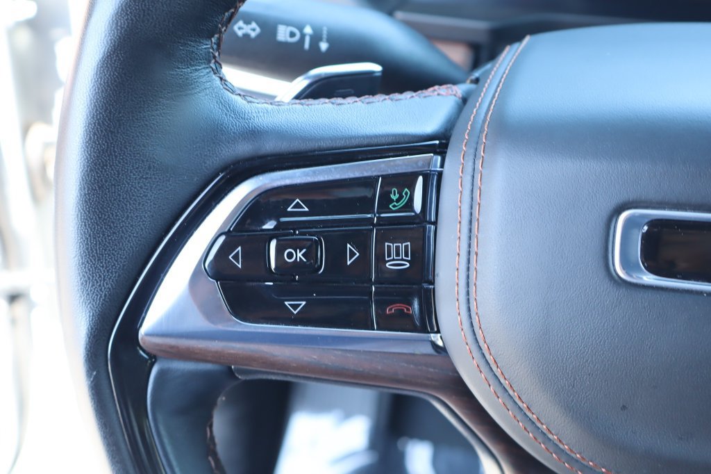 Used 2025 Jeep Grand Cherokee Summit w/ Obsidian Package AWD/4WD image 23