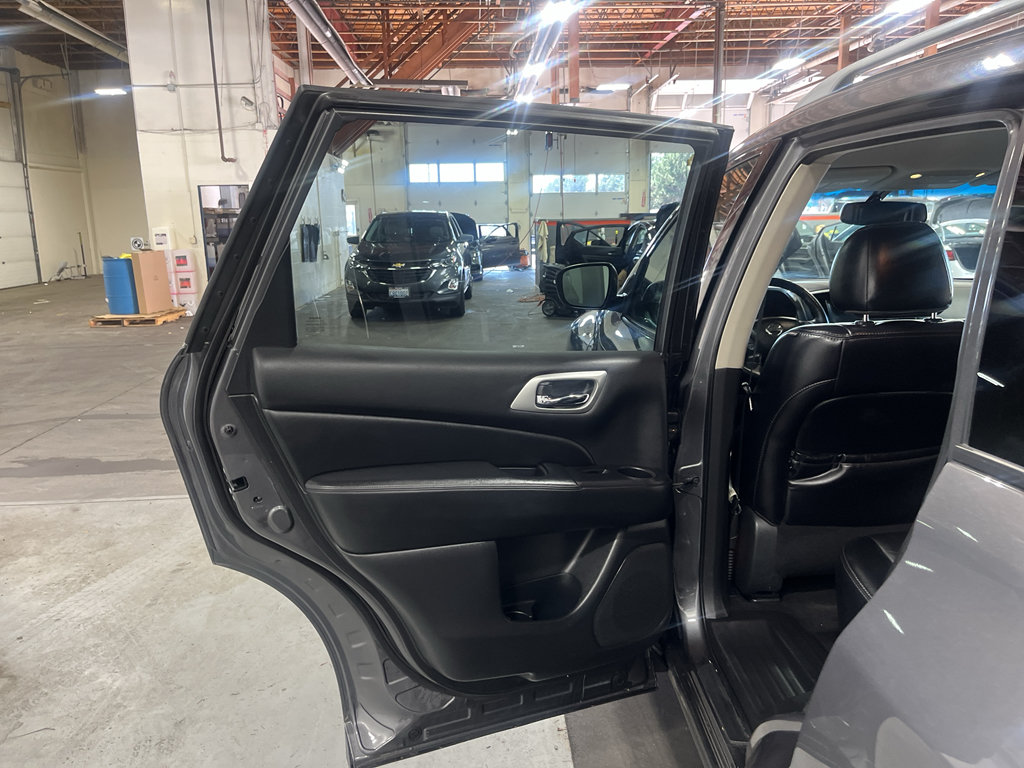 Used 2019 Nissan Pathfinder SL FWD image 23