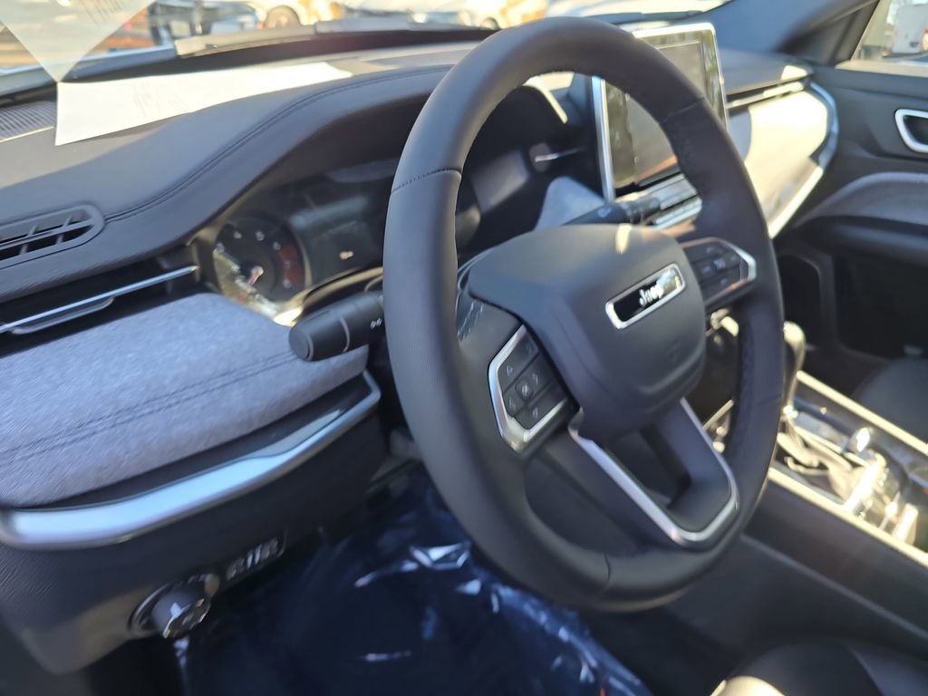 New 2026 Jeep Compass Latitude image 16