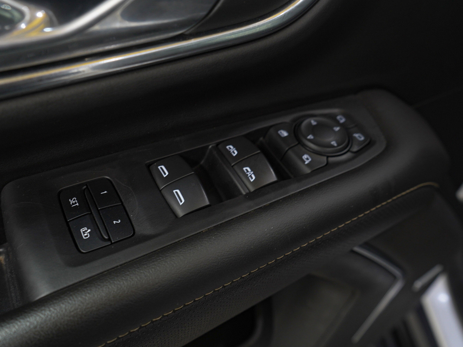 Used 2023 GMC Yukon XL SLT image 25