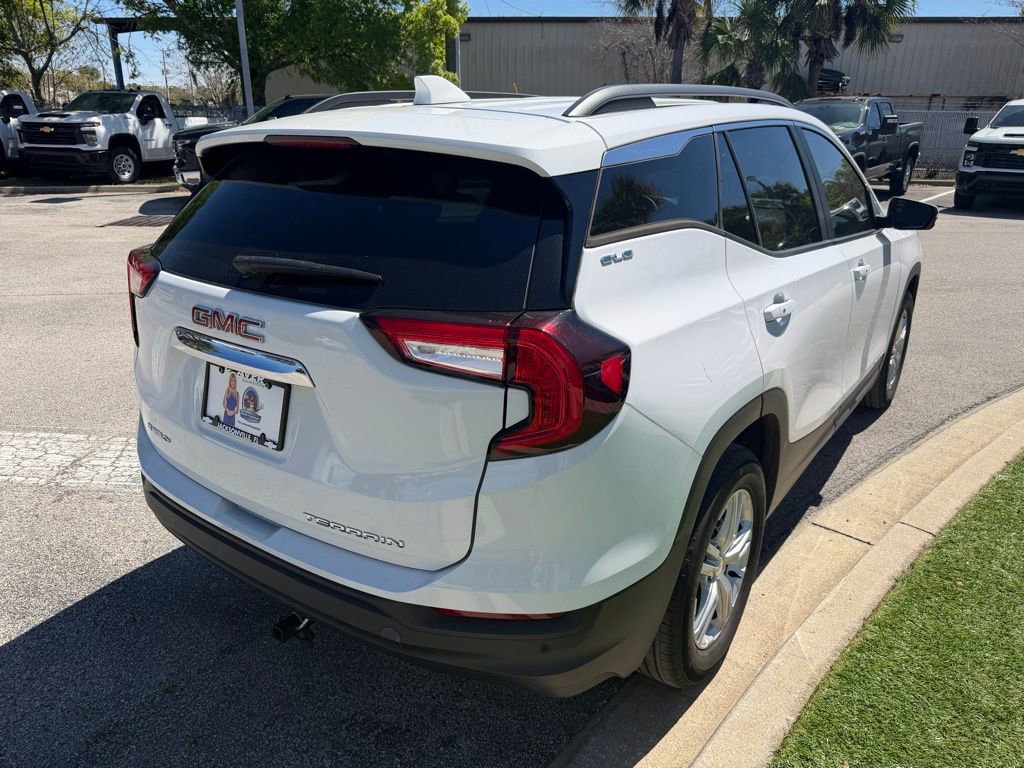 Used 2022 GMC Terrain SLE w/ Driver Convenience Package image 4