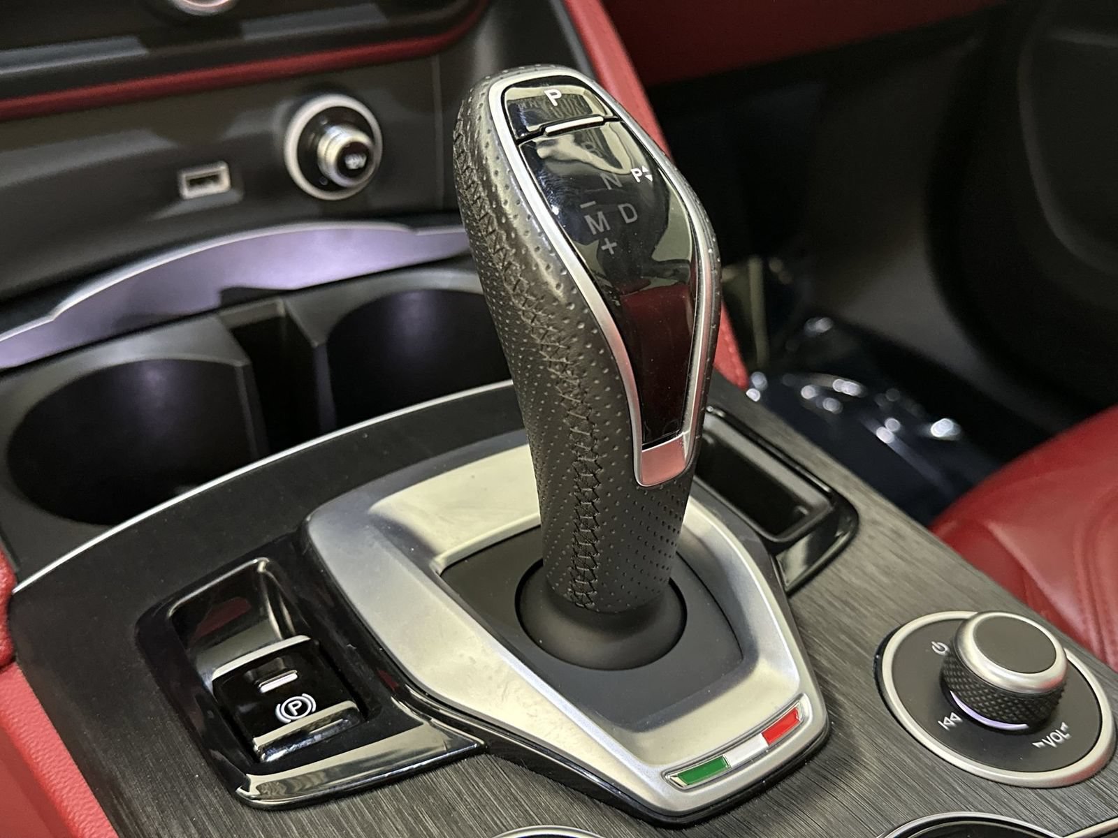 Used 2020 Alfa Romeo Stelvio Sport w/ Quick Order Package 22K Sport RWD image 20